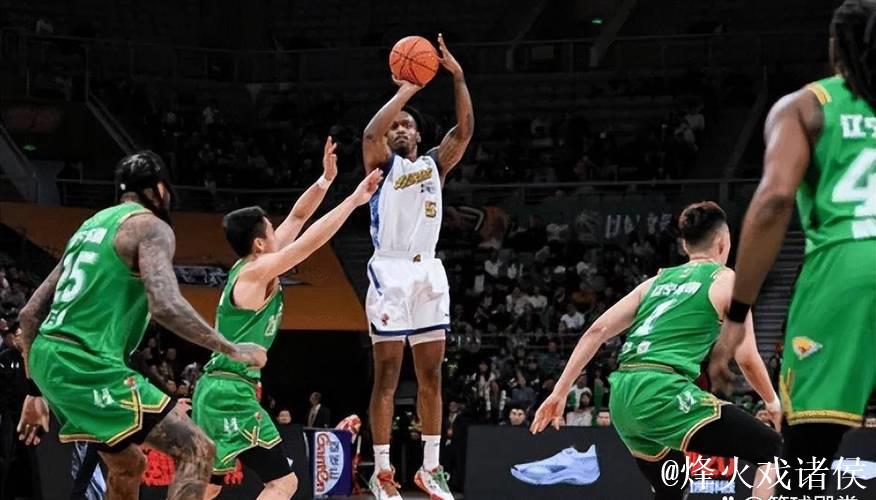 输辽宁暴露问题！全队缺乏配合，王博战术僵化，吴晓状态下滑致篮板失守！